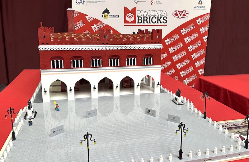 Palazzo Gotico replicated in Lego