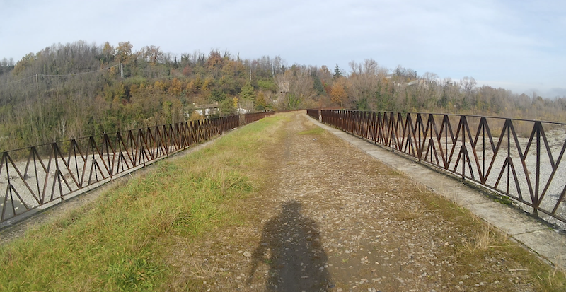 Crossing the old railway bridge at Ponte dell'Olio